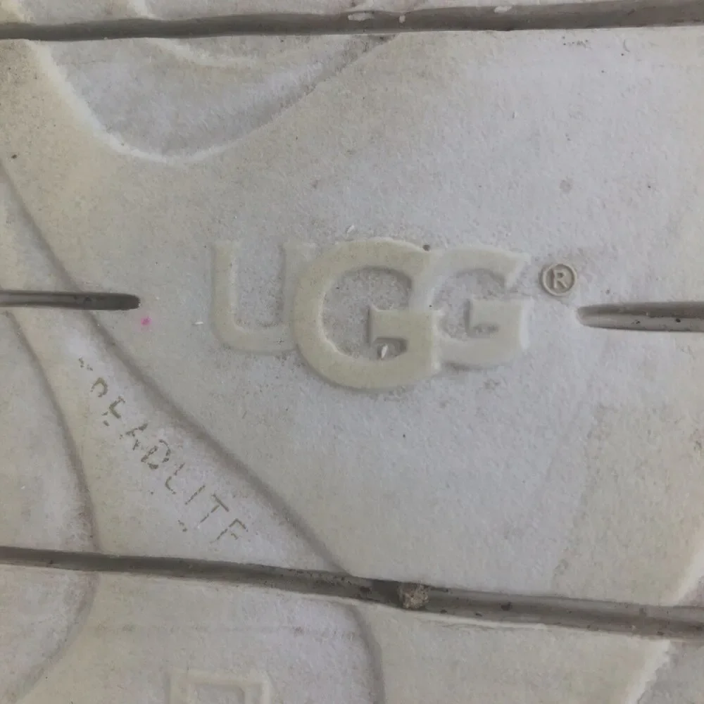 UGG Freamon Suede Chukka Boots Mens Size 9 Waterproof Grey Goat Leather Lining